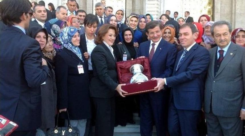 K&uuml;tahyalı Ak Kadınlar Başbakan Davutoğlu&rsquo;nu Ziyaret Etti