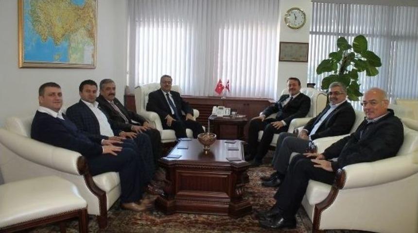 M&uuml;siad Y&ouml;netimi Vali Ve Gen&ccedil;lik Spor M&uuml;d&uuml;r&uuml;n&uuml; Ziyaret Etti