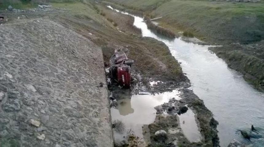 Otomobil Sulama Kanalına U&ccedil;tu: 1 &Ouml;l&uuml;, 4 Yaralı