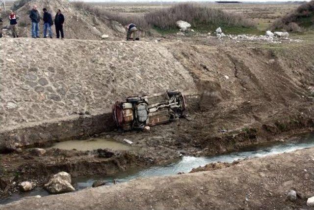 Otomobil Sulama Kanalına Uçtu: 1 Ölü, 4 Yaralı