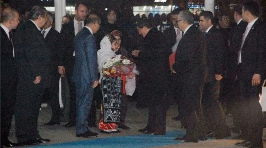 Başbakan Davutoğlu, Adıyaman Valiliği&rsquo;ni Ziyaret Etti