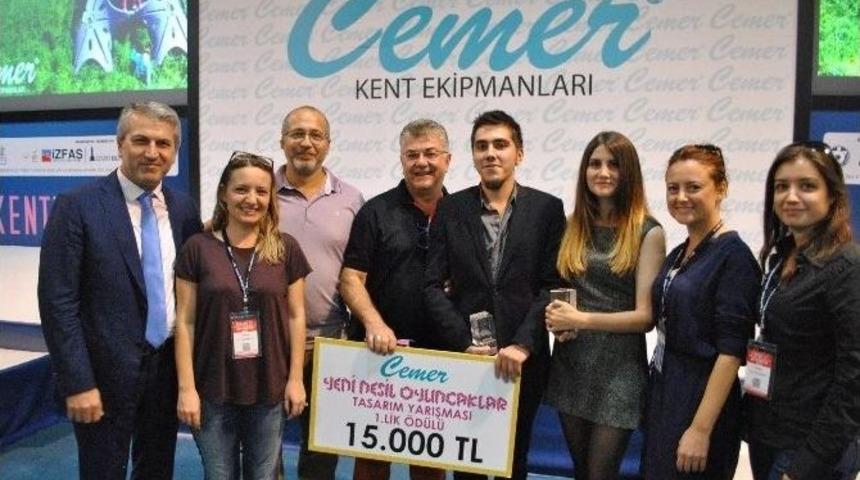 İzmir &Uuml;niversitesi &Ouml;ğrencilerinin Başarısı