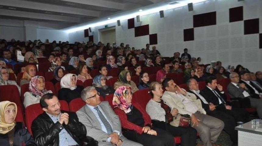 Demirci&rsquo;de &ldquo;mutlu Aile Başarılı &Ccedil;ocuk&rdquo; Semineri