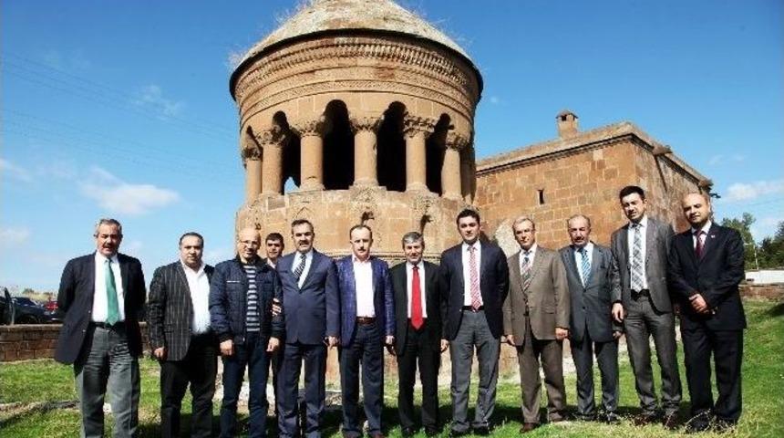 Bağcılar Belediye Başkanı Ahlat&rsquo;ı Gezdi