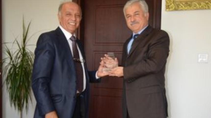 Buski&rsquo;nin Başarısı &Ouml;d&uuml;lle Ta&ccedil;landı