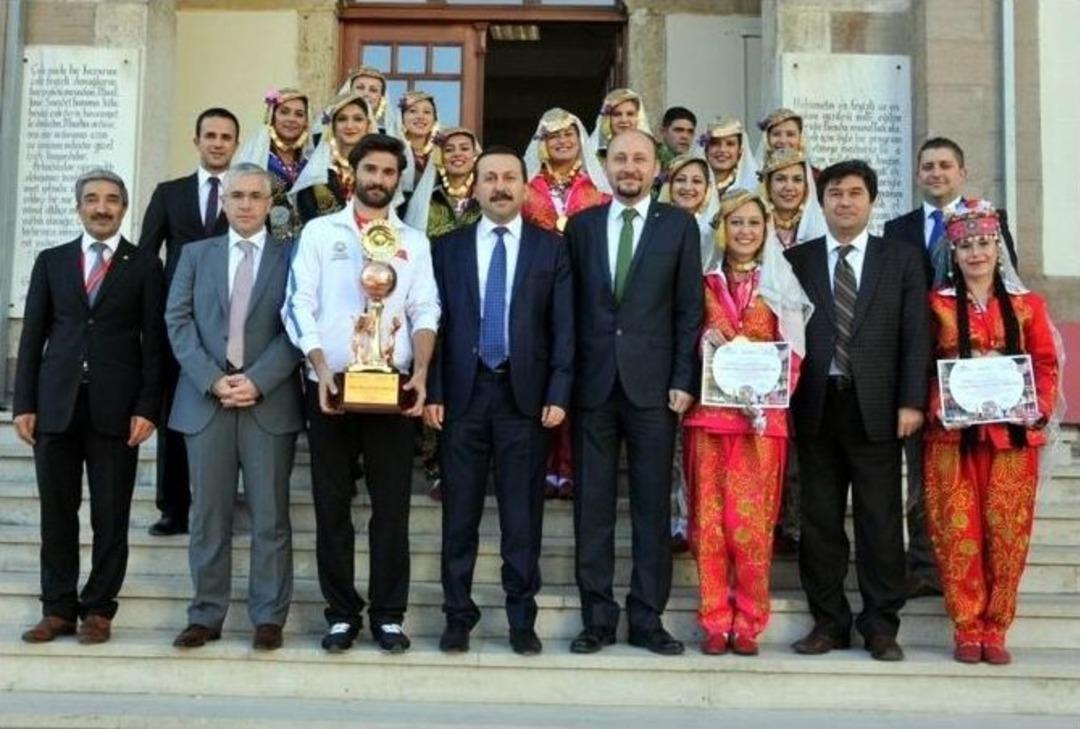 S&uuml;hot&rsquo;un Sultanları Birincilik Kupasıyla Geldi