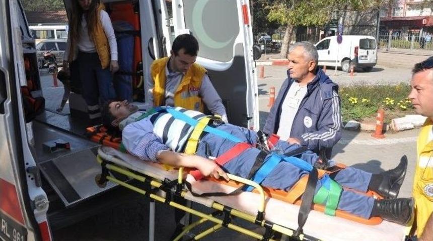 Kamyon İle Duvar Arasına Sıkıştı