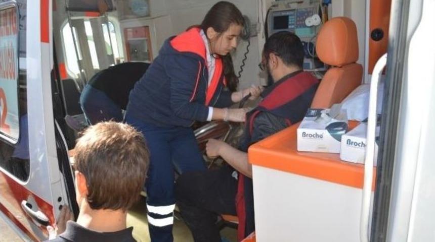 Suudi Arabistanlı Çift Otomobille Durağa Daldı: 2 Yaralı