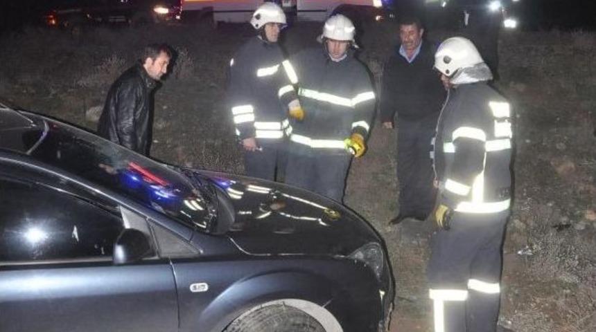 Kamyona &Ccedil;arpmamak İ&ccedil;in Şarampole İndi: 4 Yaralı