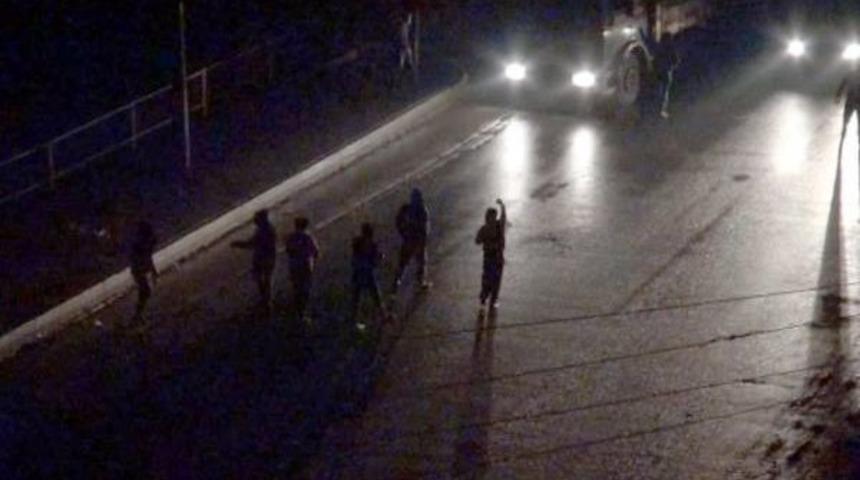 Pkk'lıların Yol Kestiği Cizre'de Silah Sesleri Y&uuml;kseldi