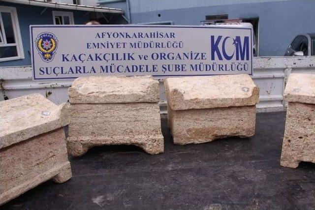 Afyonkarahisar’da Polis Roma Dönemine Ait 4 Lahit Ele Geçirdi