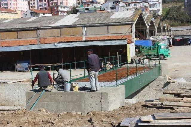 Akçakoca Pazar Yerinde Sökülen Köprünün Yerine 3. Köprünün Montajı Yapılıyor