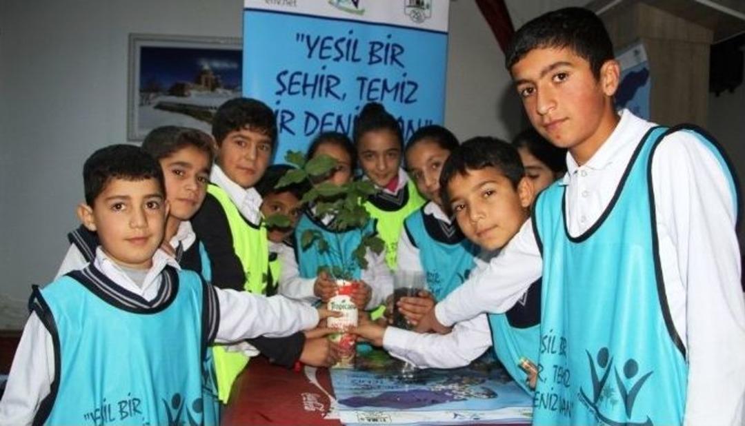 Van&rsquo;da &lsquo;umutlar Okulda Cevizle Yeşersin&rsquo; Toplantısı