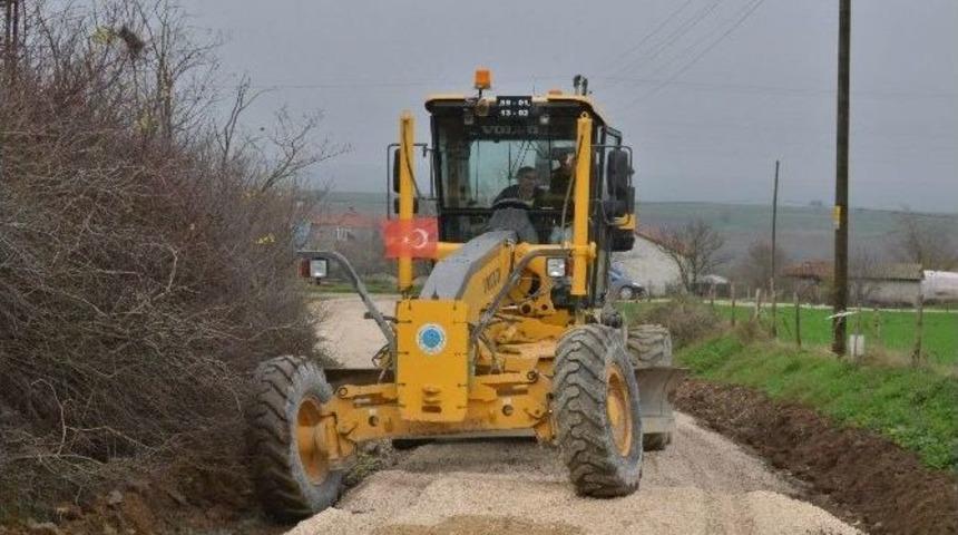Kapaklı Belediyesi Bah&ccedil;eağıl&rsquo;ın Yollarını Yapıyor