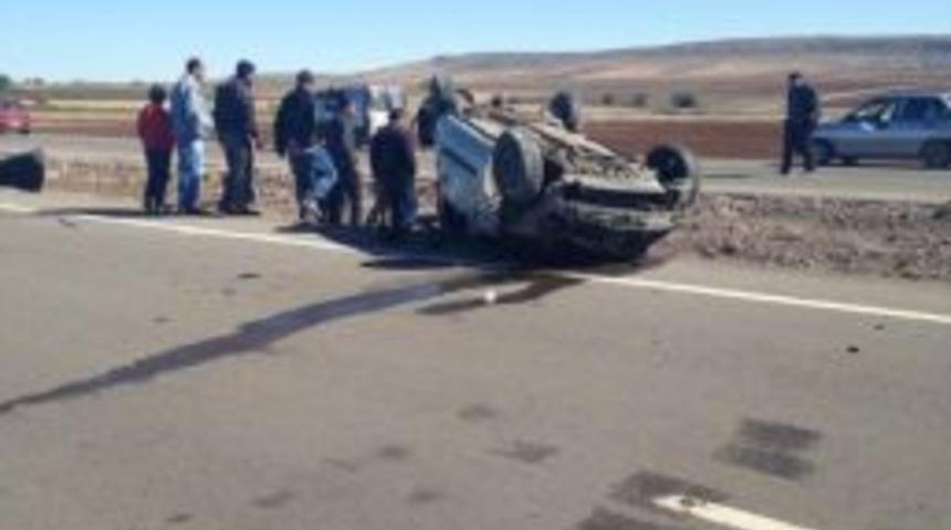 Otomobil Devrildi: 2 Yaralı