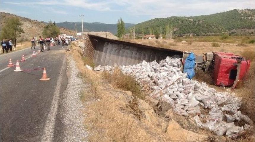 Akhisar&rsquo;da Kaza: 3 &Ouml;l&uuml;, 3 Yaralı