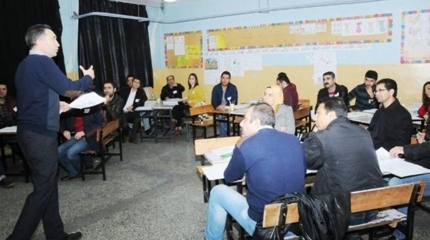 &Ouml;ğretmen Ve İdarecilere &rsquo;&ouml;ğrenen Lider &Ouml;ğretmen&rsquo; Eğitimi Verildi