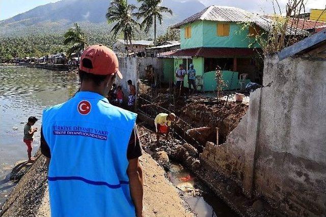 Diyanet Vakfı Filipinler’de Tayfundan Etkilenen 300 Aileye Gıda Yardımı Yaptı