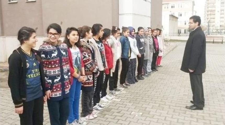 &Ccedil;elik, Okulları Ziyaret Etti