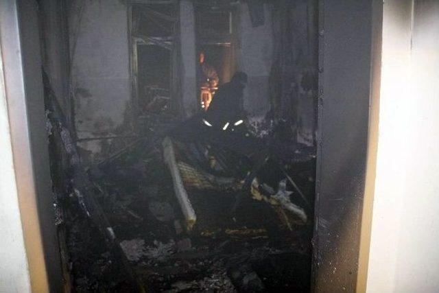 Kız &Ouml;ğrenci Pansiyonunda Yangın &Ccedil;ıktı 1