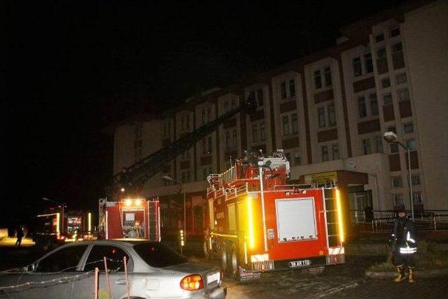 Kız &Ouml;ğrenci Pansiyonunda Yangın &Ccedil;ıktı 2