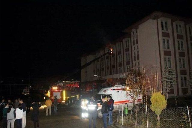 Kız &Ouml;ğrenci Pansiyonunda Yangın &Ccedil;ıktı 3
