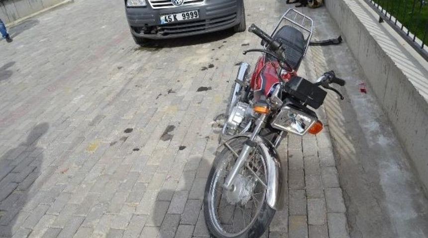 Kula&rsquo;da Motosiklet Kazası: 2 Yaralı
