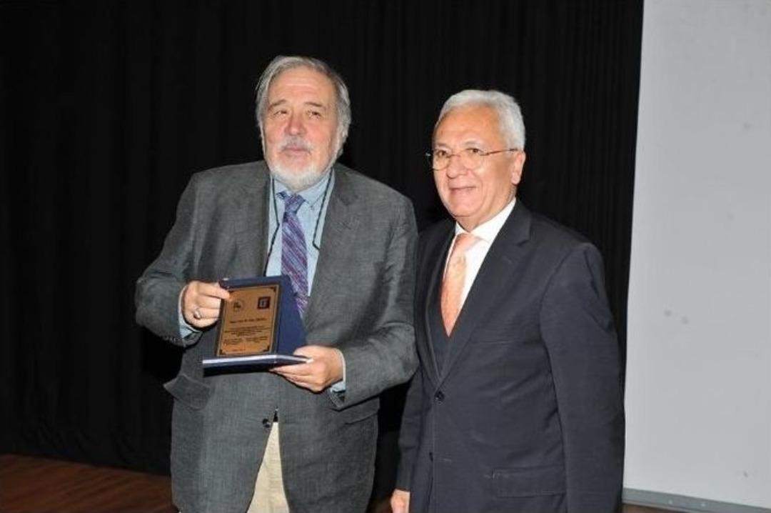 Buca&rsquo;da İlber Ortaylı&rsquo;ya B&uuml;y&uuml;k İlgi