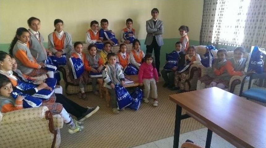 Nurhak&rsquo;ta 500 &Ouml;ğrenciye Giyim Yardımı