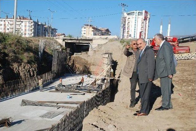 Başkan Şahin, Dört Yol Kavşağında İncelemelerde Bulundu