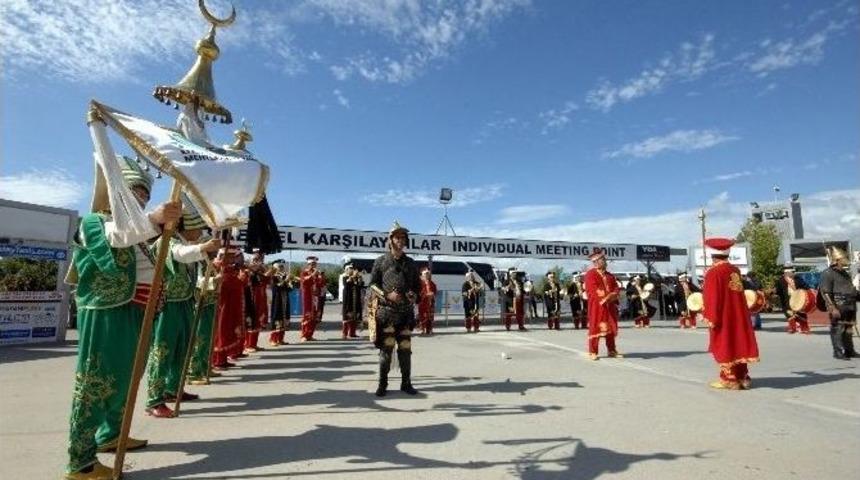 Rus Acente Sahiplerine Mehteranlı Karşılama