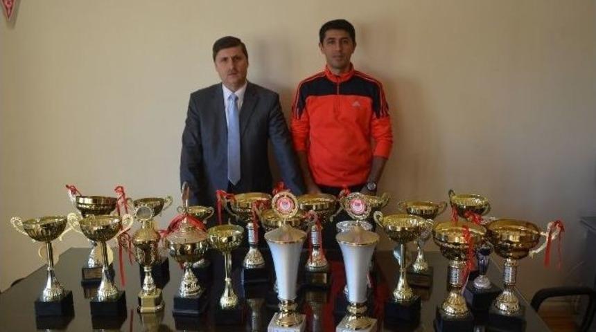 Fatsa’ya 35 Kupa Kazandırdı