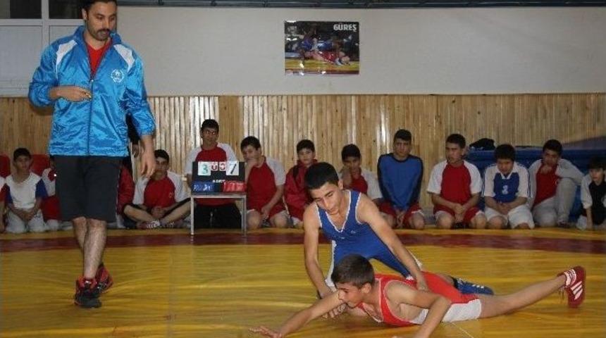 Geleceğin G&uuml;reş&ccedil;ileri Karamanda Yetişiyor