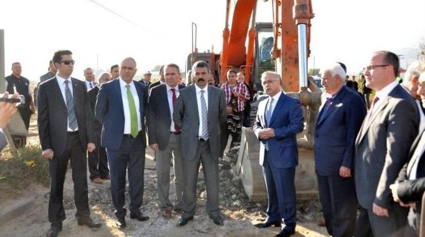 Salihli’de, Tehlike Oluşturan Dur-geç Köprüleri Yıkıldı