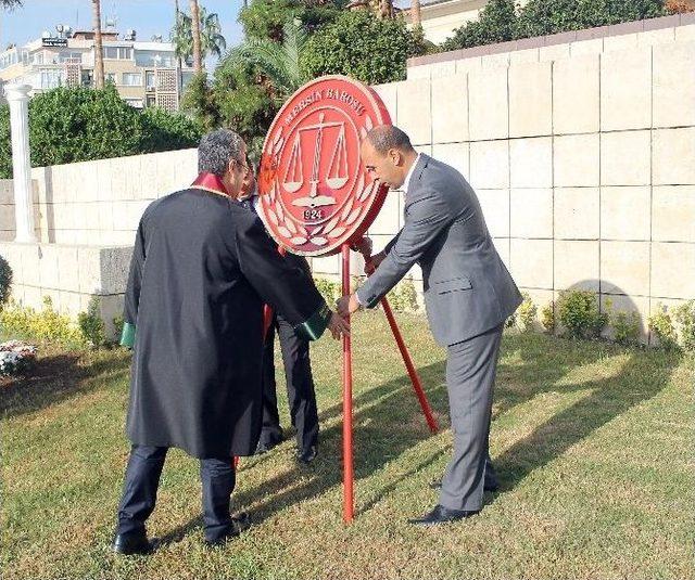 Yeni Baro Yönetimi Atatürk Anıtı’na Çelenk Koydu