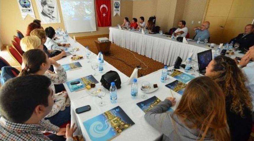 Edremit Fotoğraf Kul&uuml;b&uuml;&rsquo;n&uuml;n Birinci Yıl D&ouml;n&uuml;m&uuml; Kutlandı