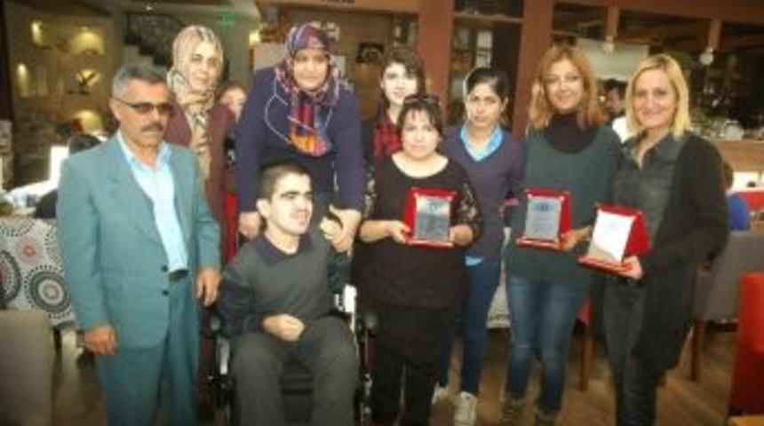 Beyaz Lale Derneği Emre&rsquo;nin Y&uuml;z&uuml;n&uuml; G&uuml;ld&uuml;rd&uuml;