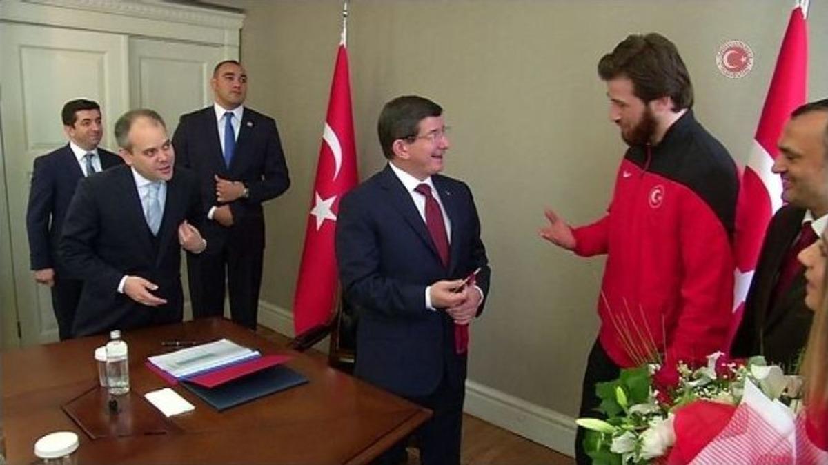 Milli Karateci Kazandığı Altın Madalyayı Başbakana Hediye Etti