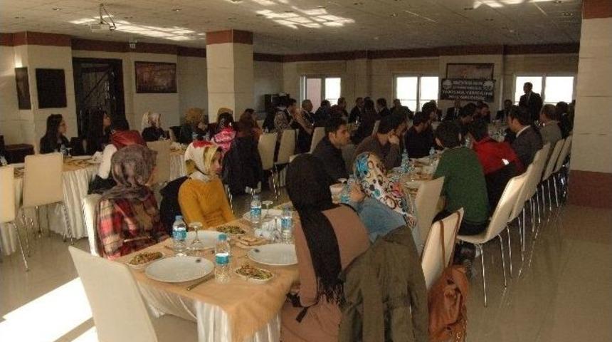 Yeni D&uuml;nya Vakfı, Bursiyer &Ouml;ğrencilerle Bir Araya Geldi