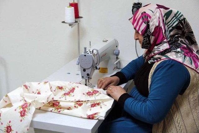 Sara Van Kadın Tekstil Ve Seramik Atölyesi Açıldı