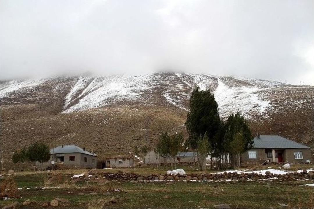 Muradiye&rsquo;de Kar Yağışı