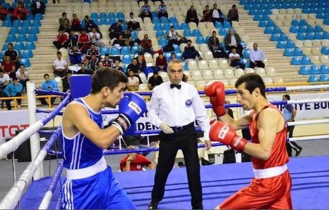 Türkiye Boks Grup Şampiyonası Adana’da Devam Ediyor