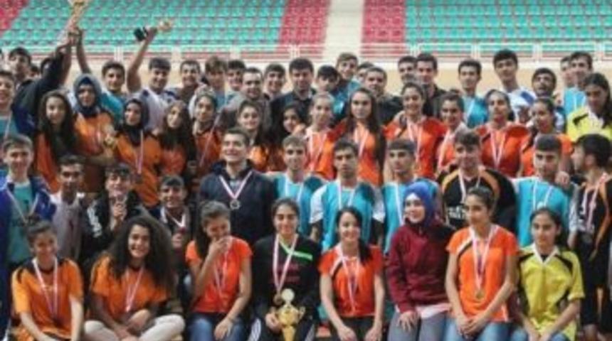 Hentbolda Şampiyonlar Diyarbakır Ve Ergani&rsquo;den