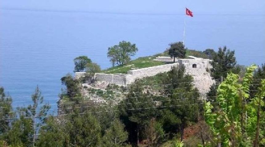 Mhp, Tarihi Kaledeki Bayrak Direğinin S&ouml;k&uuml;lmesini Tbmm'ye Taşıdı