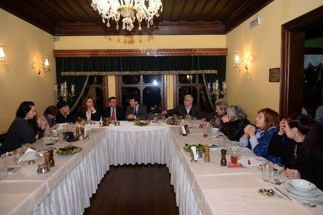 Dündar, Bulgaristanlı Gazetecilere Projelerini Anlattı