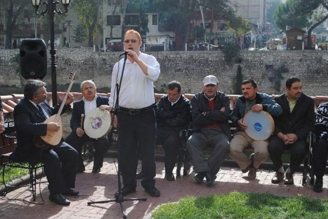 Ruh Hastalarından M&uuml;zik Korosu