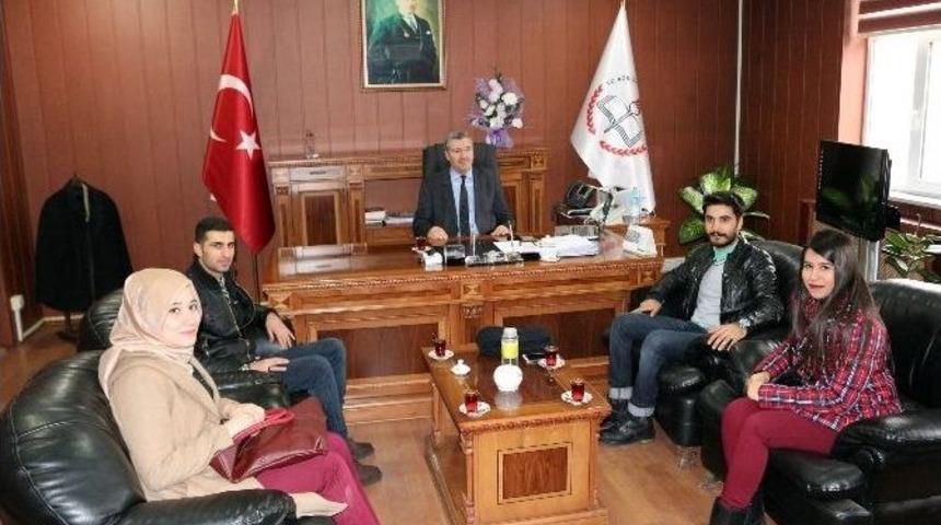 &Uuml;niversite &Ouml;ğrencilerinden M&uuml;d&uuml;r Dursun&rsquo;a Ziyaret