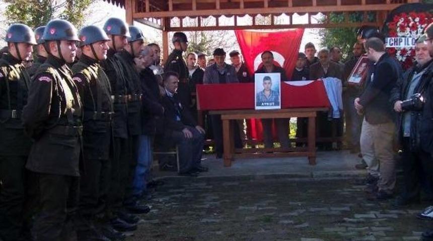 İntihar Eden Asker Zonguldak'ta Toprağa Verildi