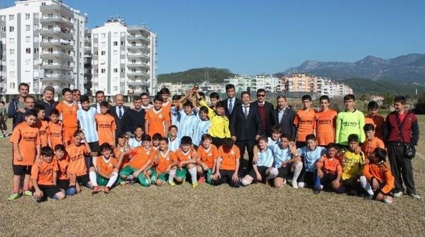 Yıldız Erkekler Şampiyonu Toros Ortaokulu Oldu