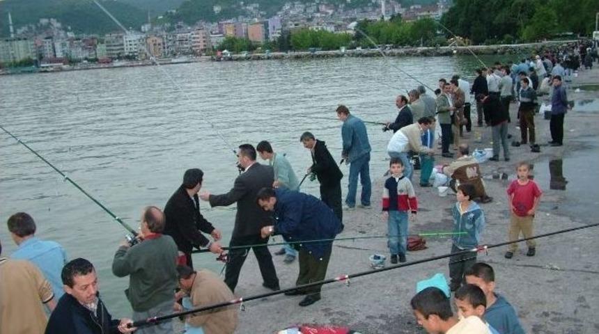 İskelede Balık Avı